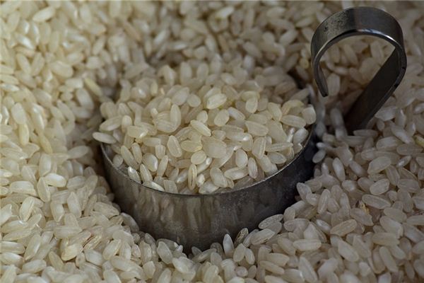 O que significa sonhar com arroz cru