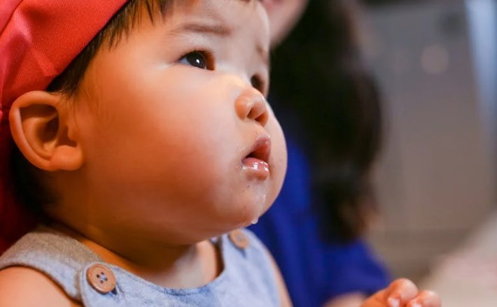 44 Significados Espirituais de Sonhar com Cuspir