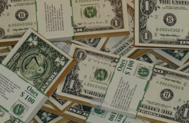 29 Significados Espirituais de Sonhar com Pessoas Ricas