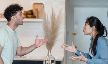 48 Significados Espirituais de Sonhar com Discussões