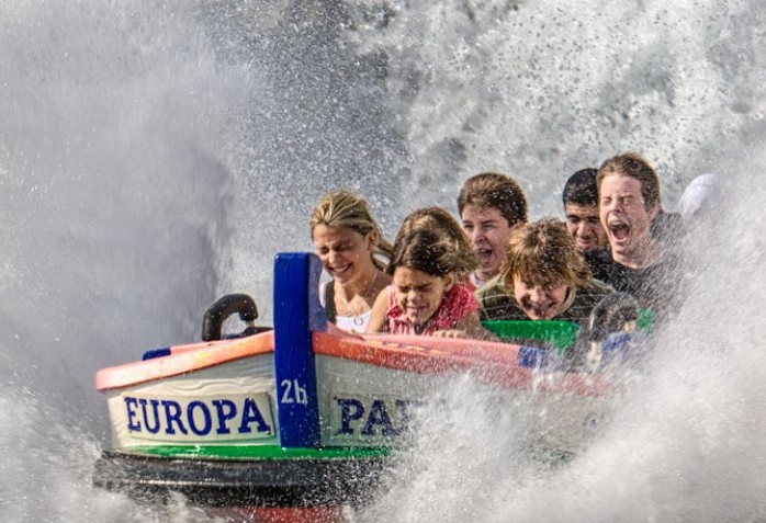 24 significados simbólicos de sonhar com montanhas-russas