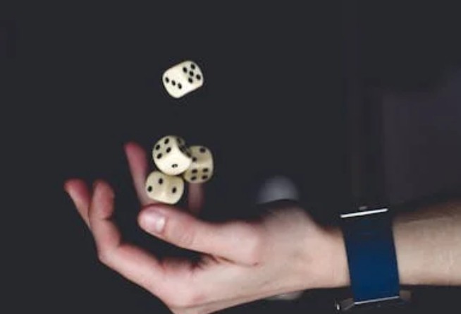 32 significados simbólicos de sonhar com dados