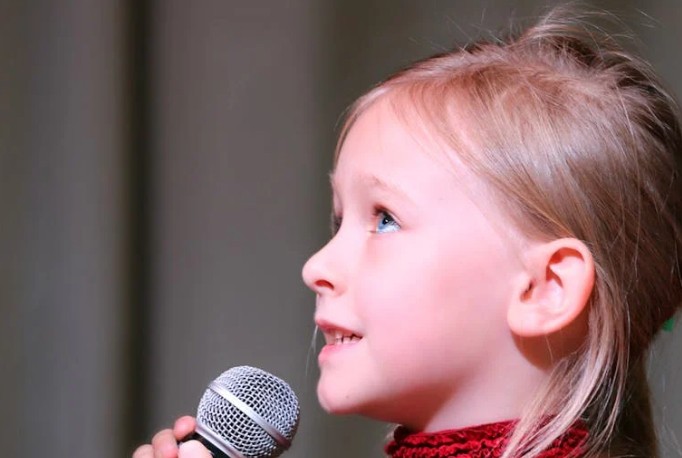 35 significados simbólicos de sonhar com karaoke