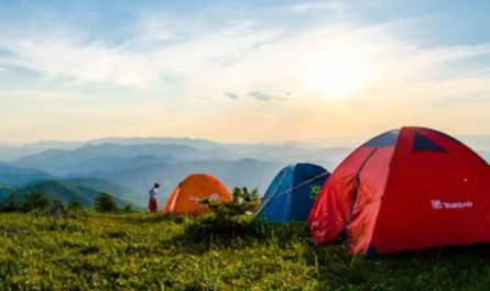 30 significados simbólicos de sonhar com acampamento