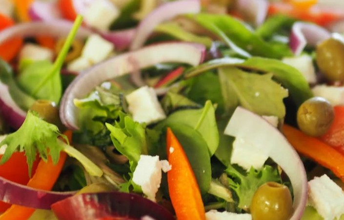 37 significados simbólicos de sonhar com salada