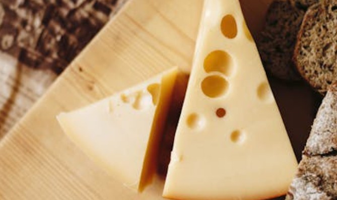 48 significados simbólicos de sonhar com queijo