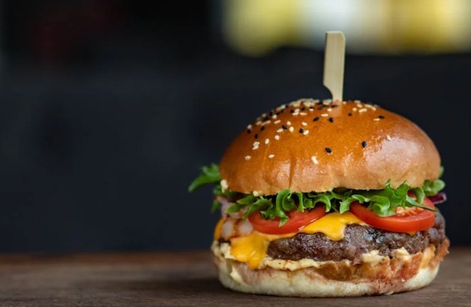 41 significados simbólicos de sonhar com hambúrgueres
