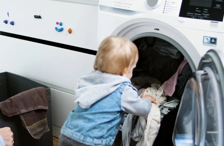 30 Significados Simbólicos de Sonhar com Máquinas de Lavar