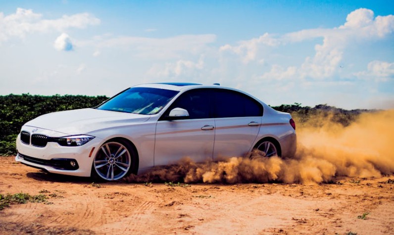 36 Significados Simbólicos de Sonhar com Carros Estrangeiros