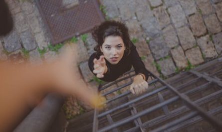 35 Significados Simbólicos de Sonhar com Escadas