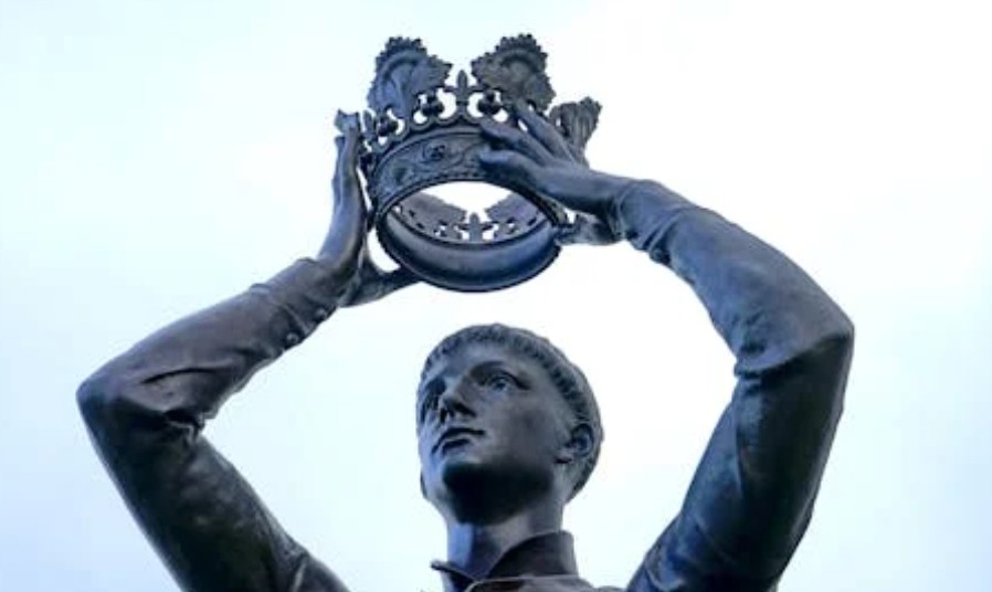 35 Significados Simbólicos de Sonhar com Coroas