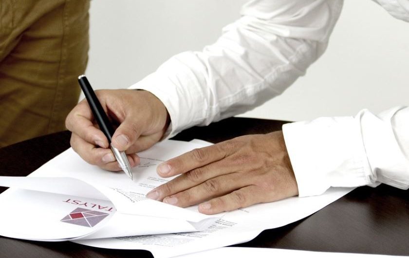 8 Significados de Sonhar em Assinar o Próprio Nome