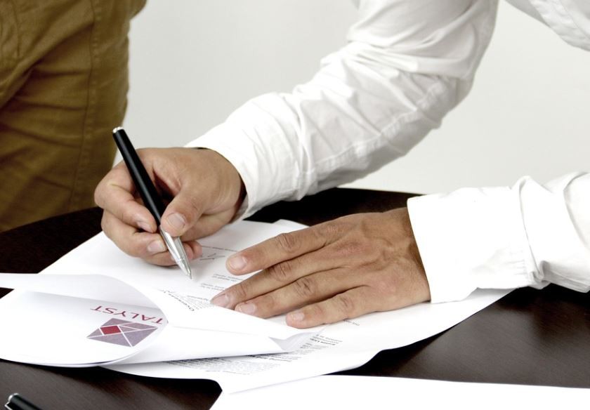 8 Significados de Sonhar em Assinar o Próprio Nome