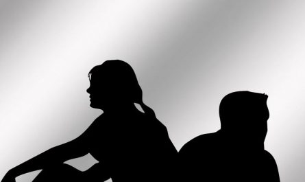 12 Significados Simbólicos de Sonhar com um Amigo Desiludido