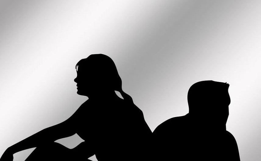 12 Significados Simbólicos de Sonhar com um Amigo Desiludido
