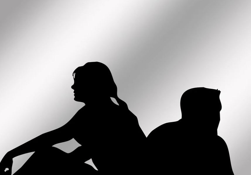 12 Significados Simbólicos de Sonhar com um Amigo Desiludido