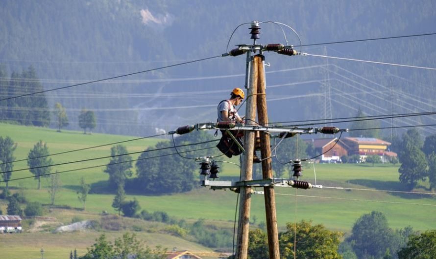 8 Significados de Sonhar com Postes de Energia