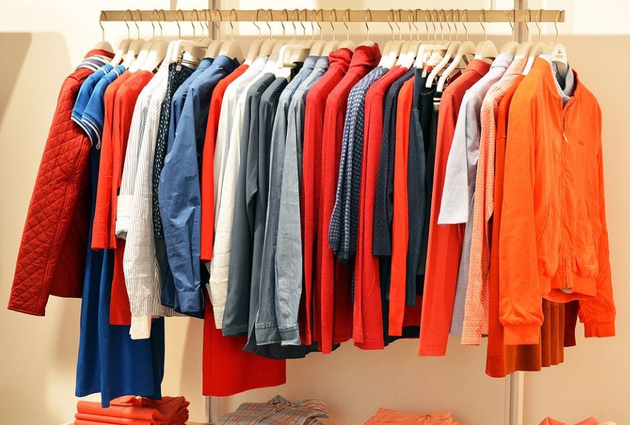 11 Significados de Sonhar em Comprar Roupa