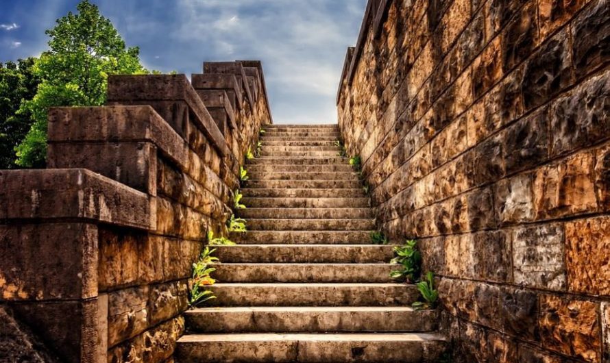 10 Significados de Sonhar Subir Escadas