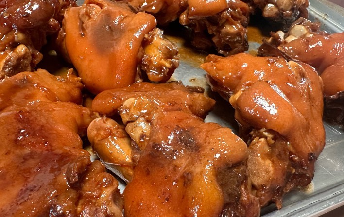 7 significados de sonhar comendo trotadores de porco