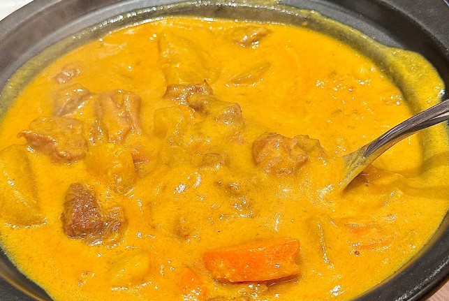 24 Significados de Sonhar com Caril